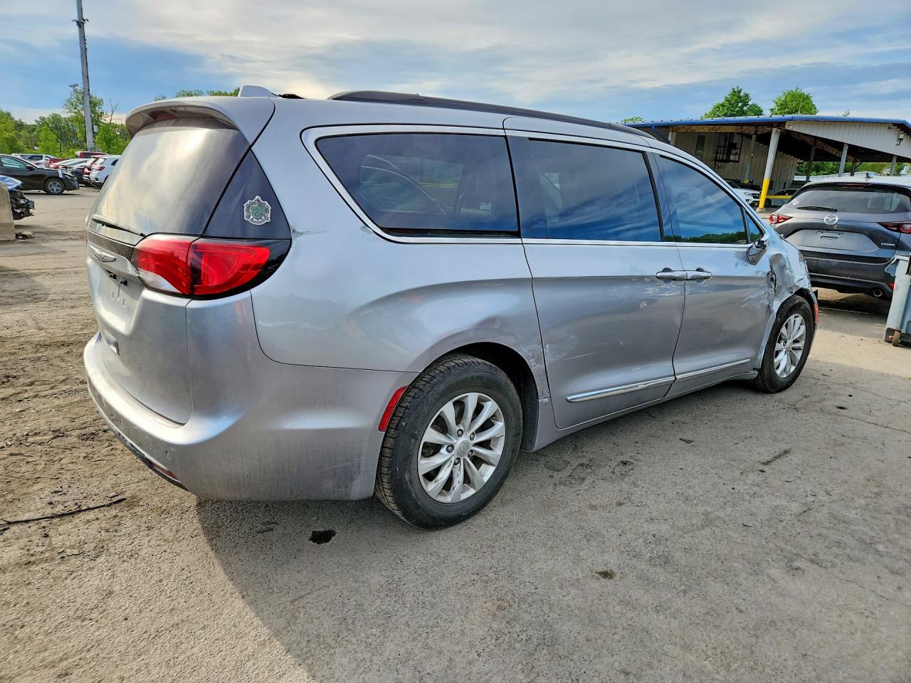 2C4RC1BG4HR788216 · 2017 CHRYSLER PACIFICA · 3/13