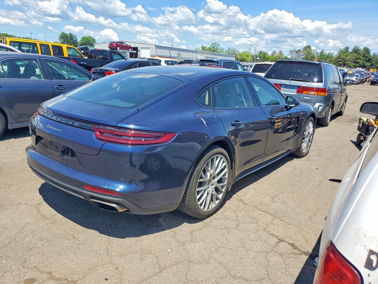 WP0AA2A76JL107529 · 2018 PORSCHE PANAMERA · 3/12