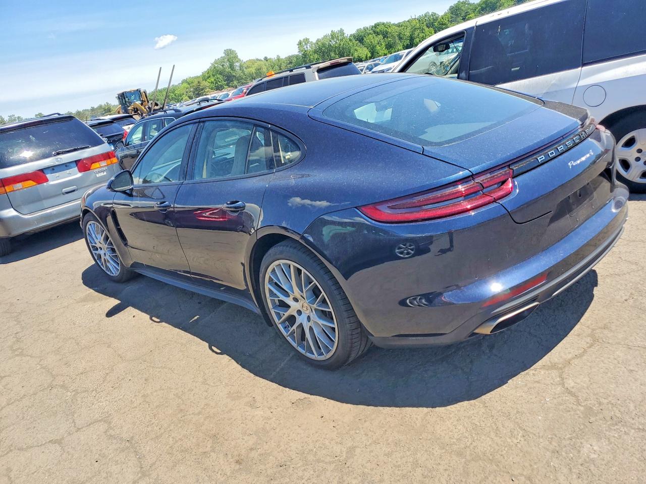 WP0AA2A76JL107529 · 2018 PORSCHE PANAMERA · 2/12