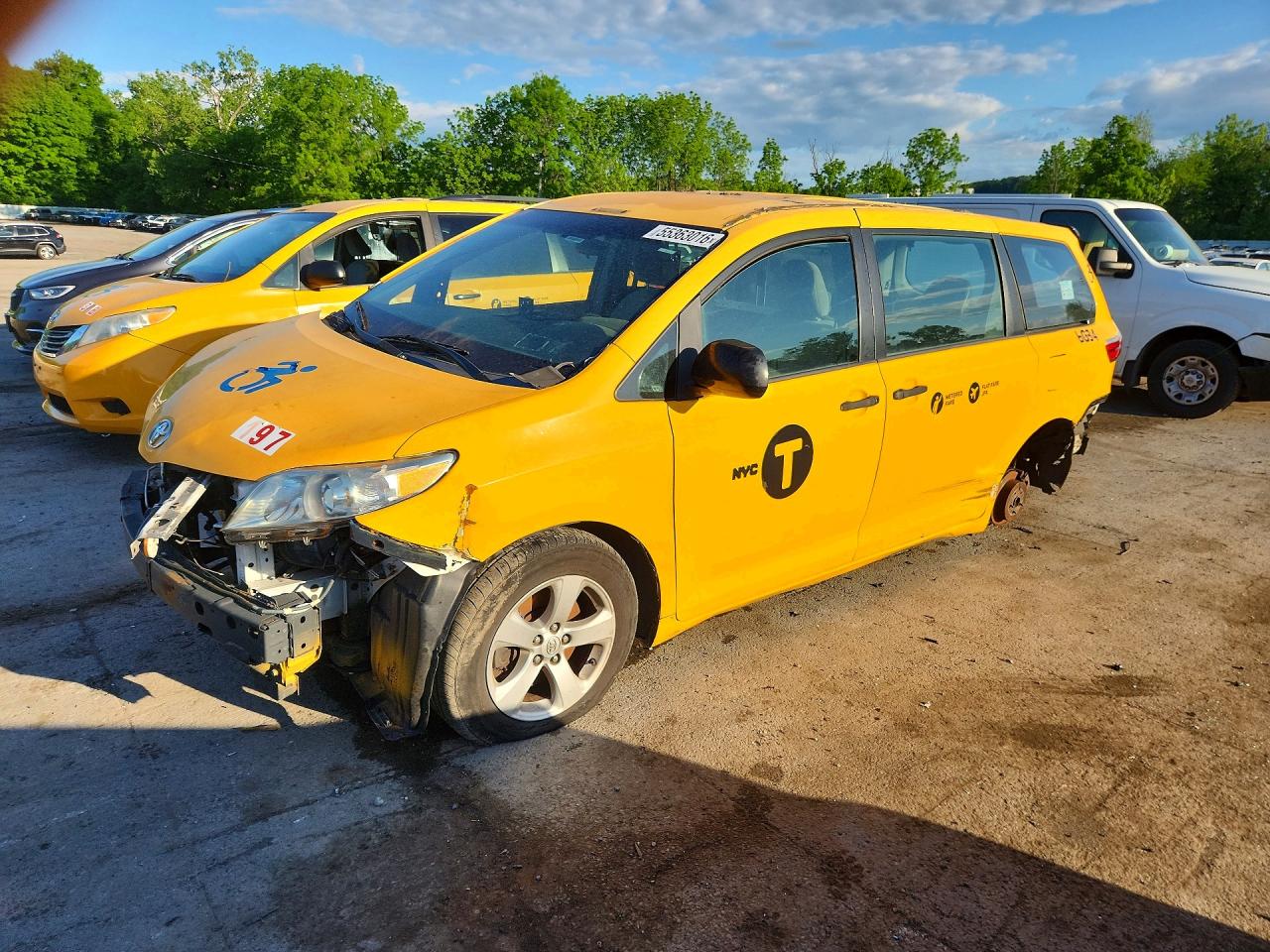 5TDZK3DC9GS756019 · 2016 TOYOTA SIENNA