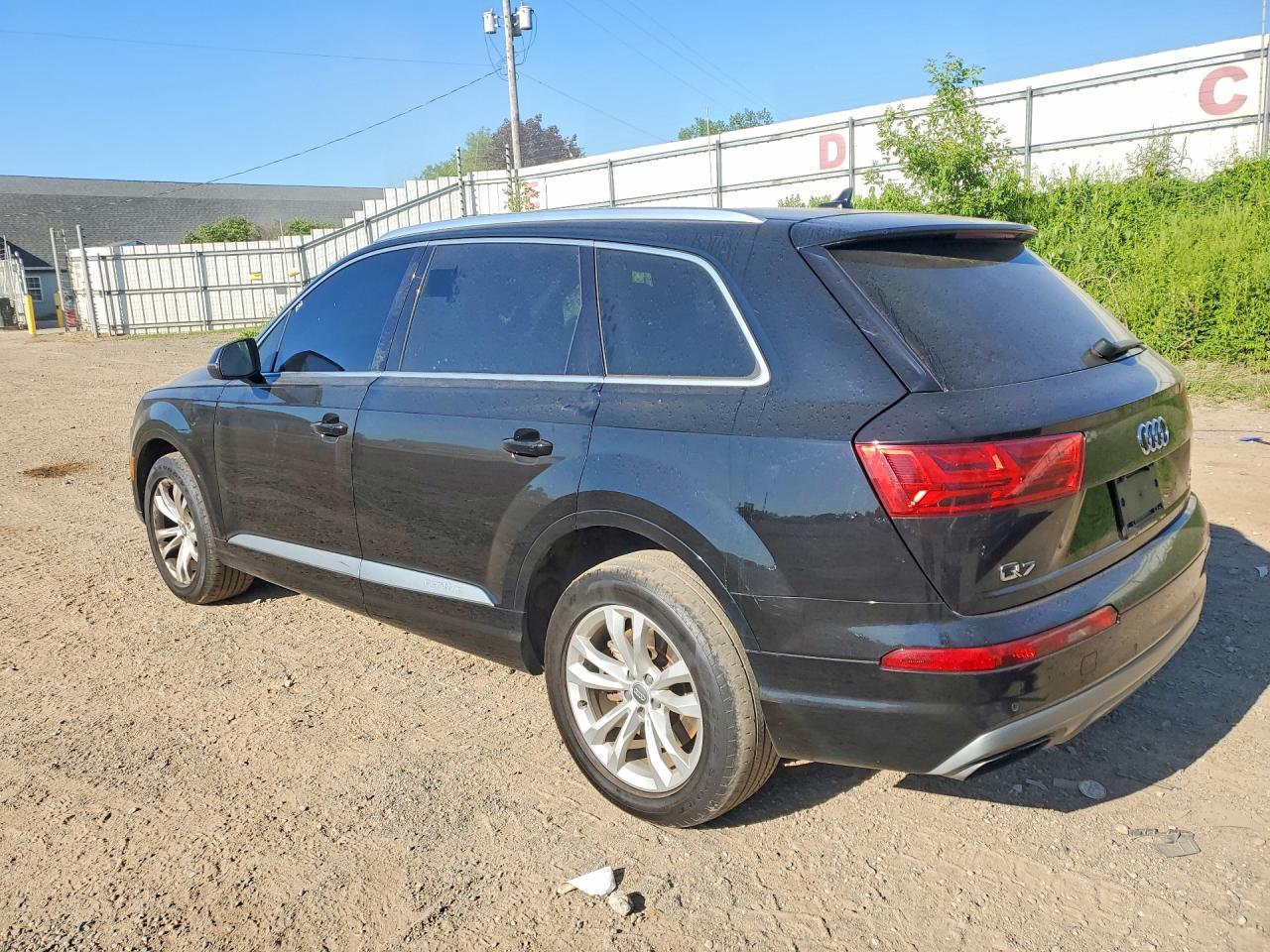 WA1LAAF72JD022946 · 2018 AUDI Q7 · 2/13