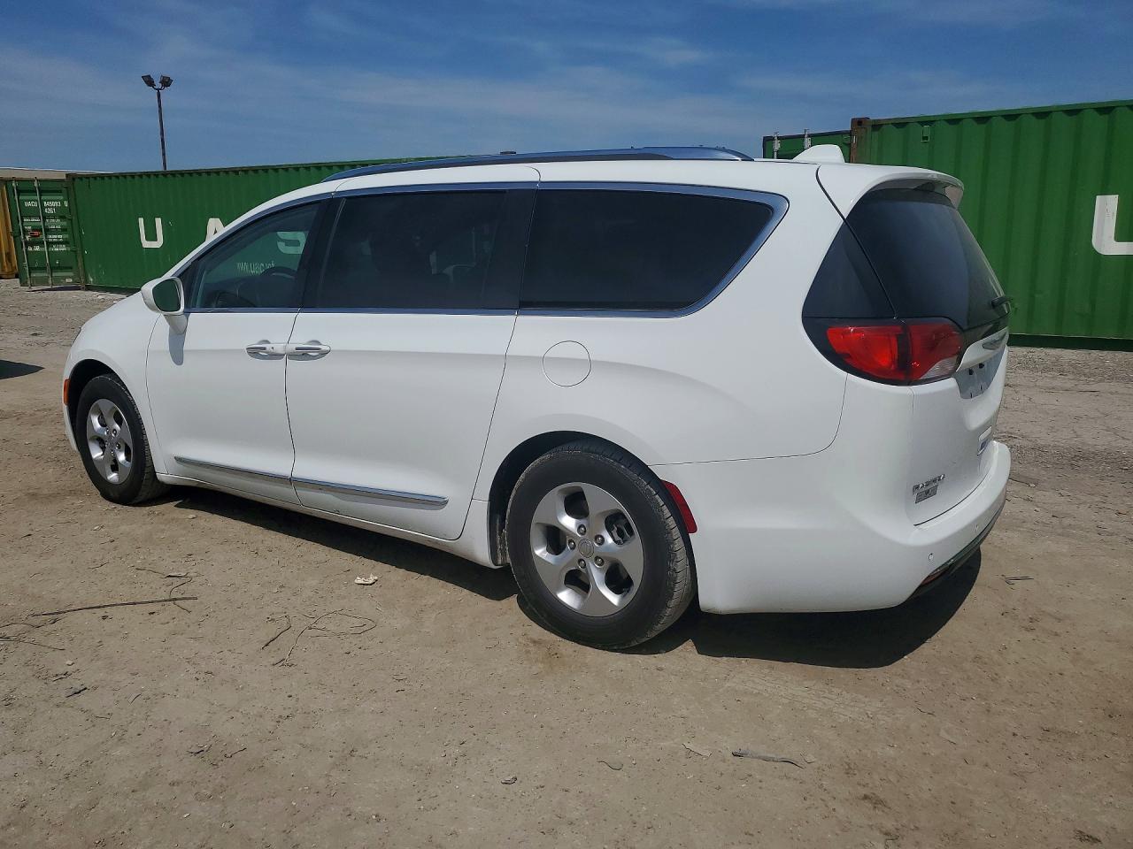 2C4RC1EG3HR578265 · 2017 CHRYSLER PACIFICA · 2/13