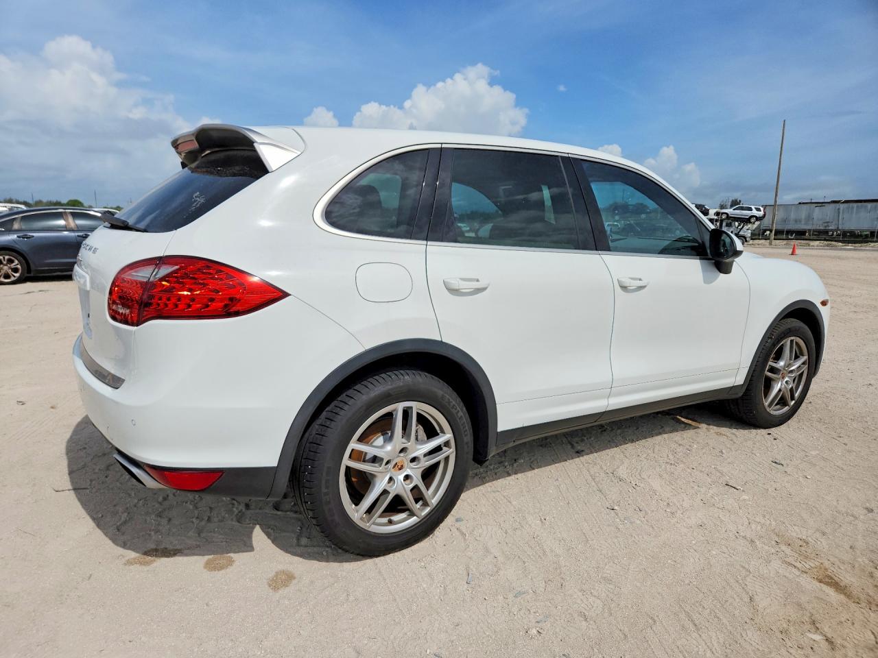 WP1AA2A28ELA97451 · 2014 PORSCHE CAYENNE · 3/13