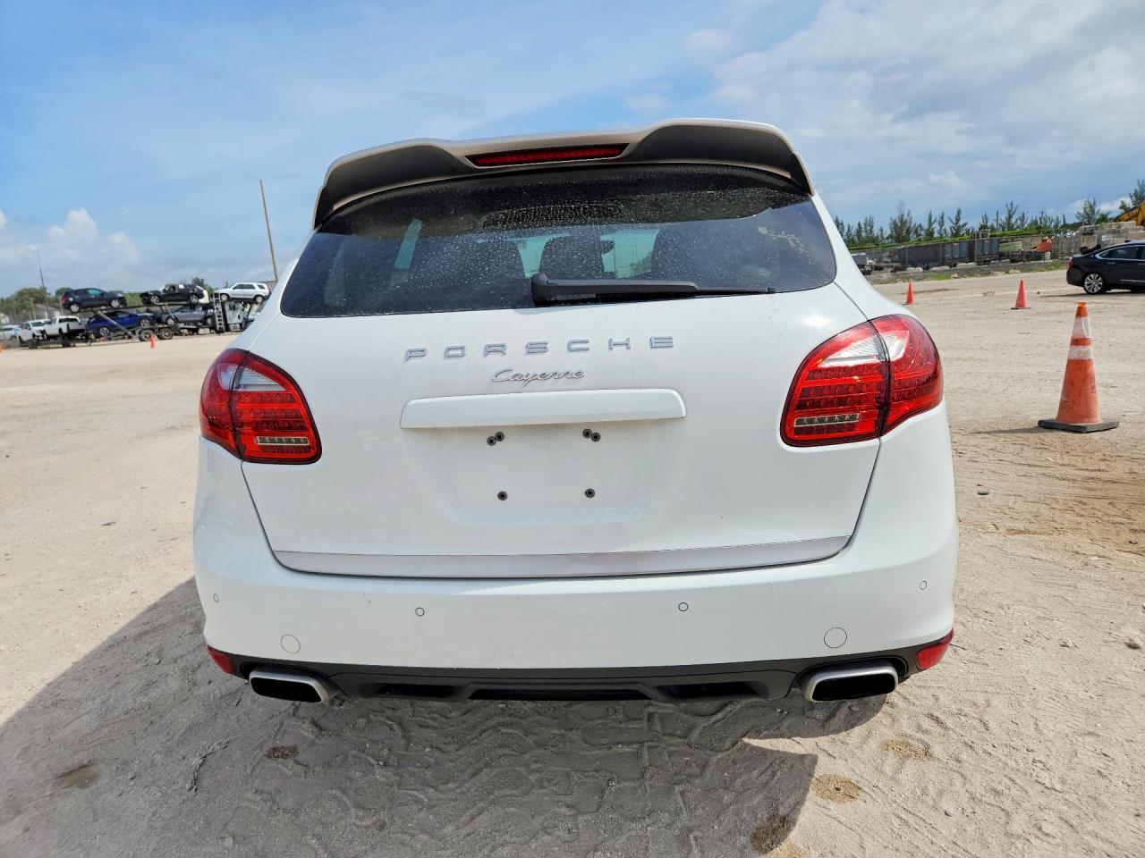 WP1AA2A28ELA97451 · 2014 PORSCHE CAYENNE · 6/13