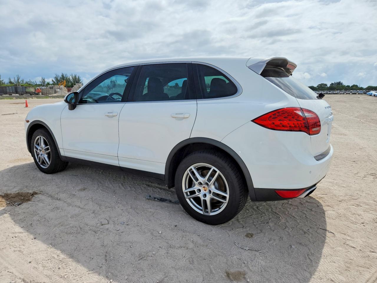 WP1AA2A28ELA97451 · 2014 PORSCHE CAYENNE · 2/13
