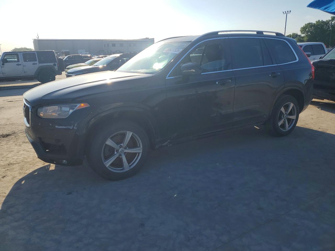 YV4102XK3G1080256 · 2016 VOLVO XC90