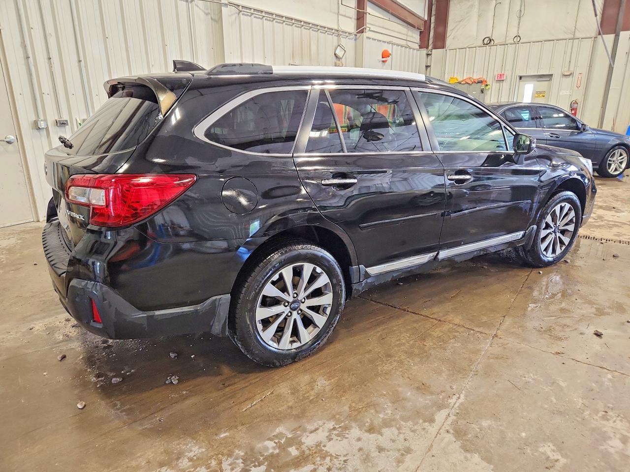 4S4BSATC1J3210133 · 2018 SUBARU OUTBACK · 3/12