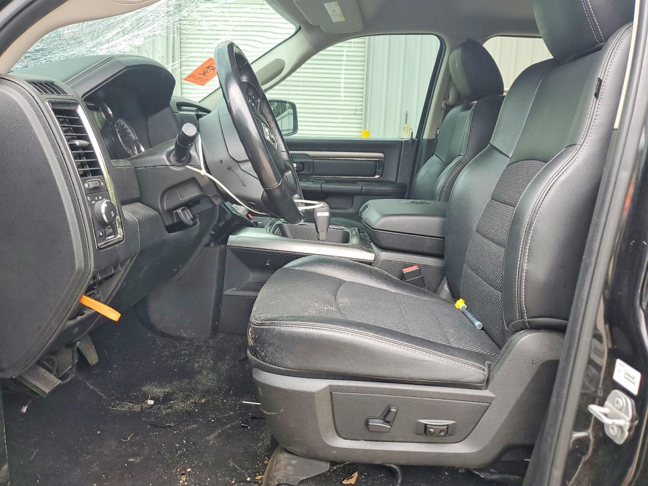 1C6RR7MT2JS290183 · 2018 RAM 1500 · 7/12