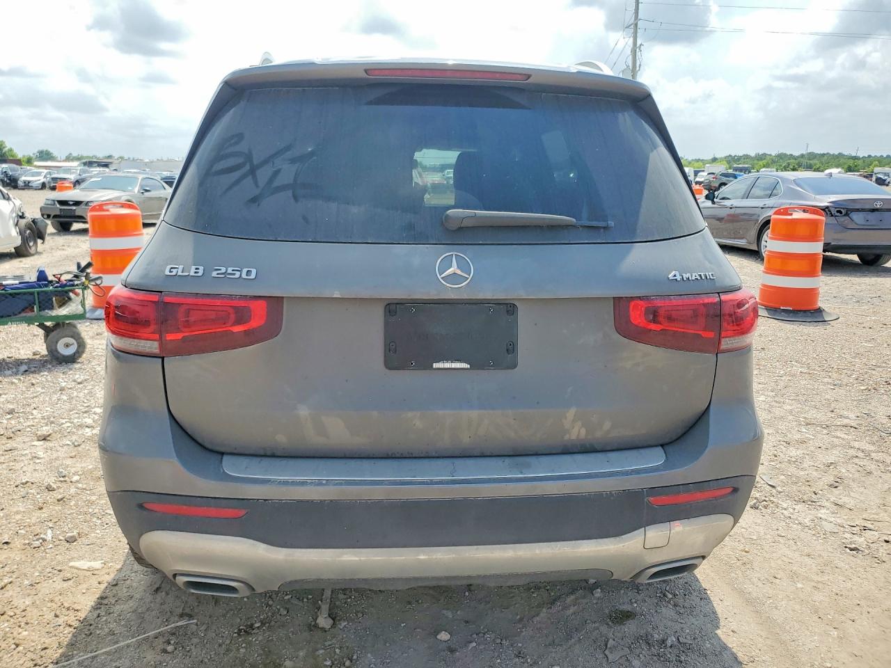 W1N4M4HB6MW115863 · 2021 MERCEDES-BENZ GLB · 6/12