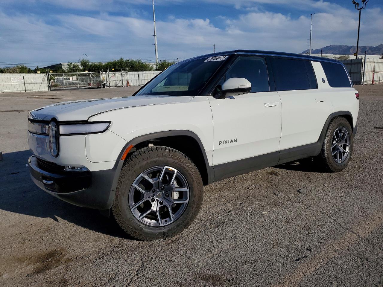 7PDSGBBA2RN039672 · 2024 RIVIAN R1S