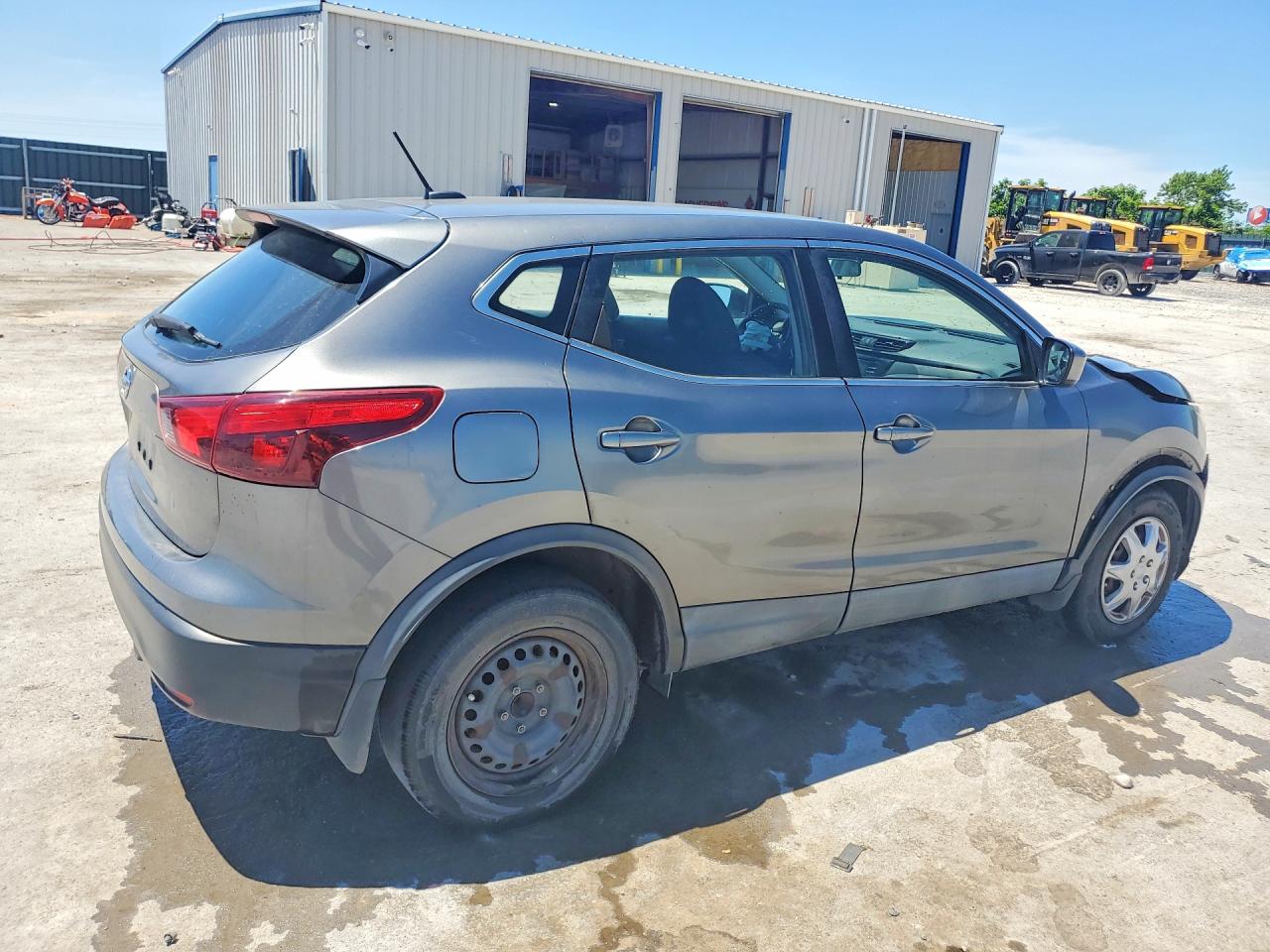 JN1BJ1CP6HW003825 · 2017 NISSAN ROGUE SPORT · 3/13