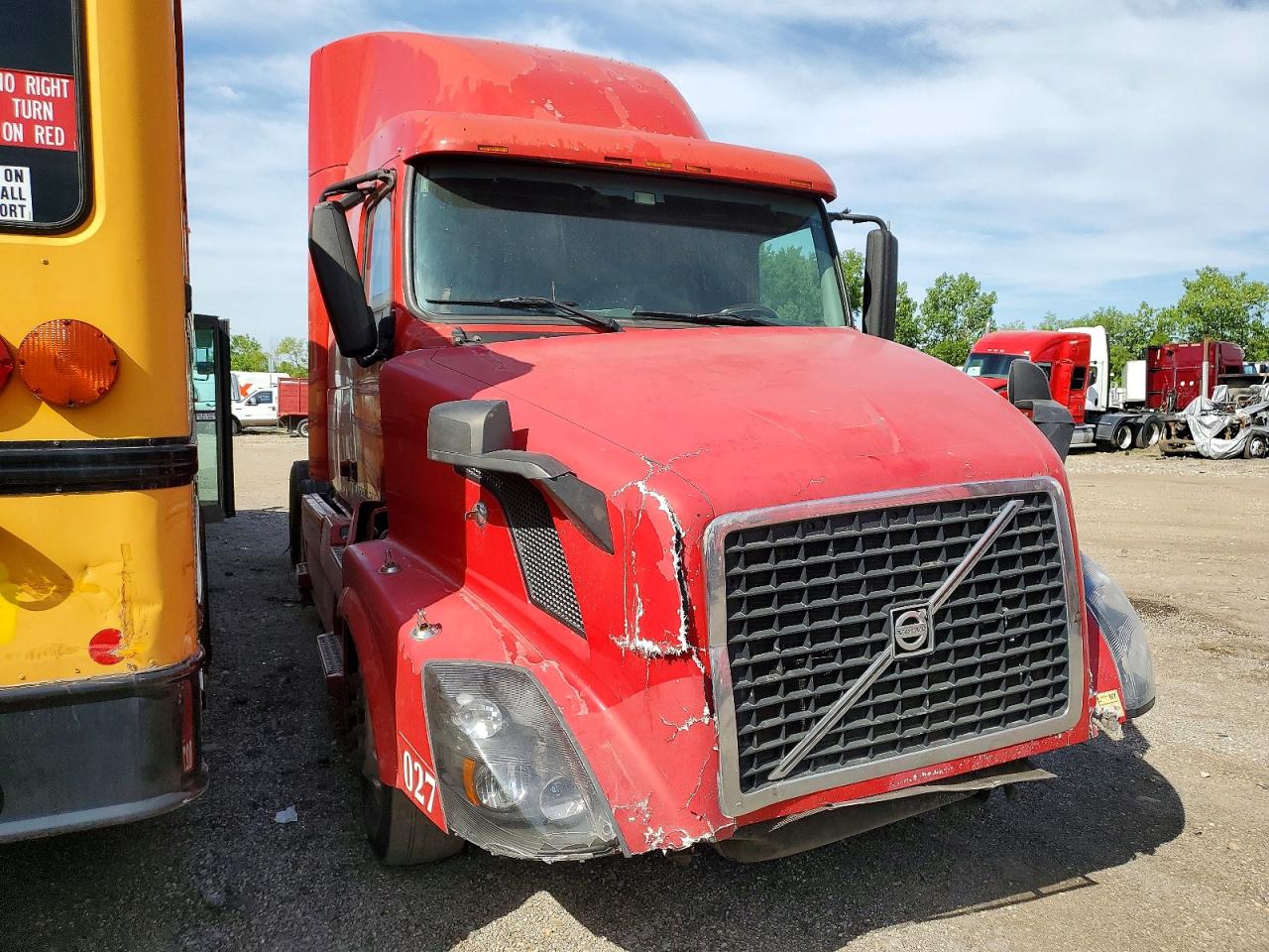 4V4NC9GH27N482565 · 2007 VOLVO VNL