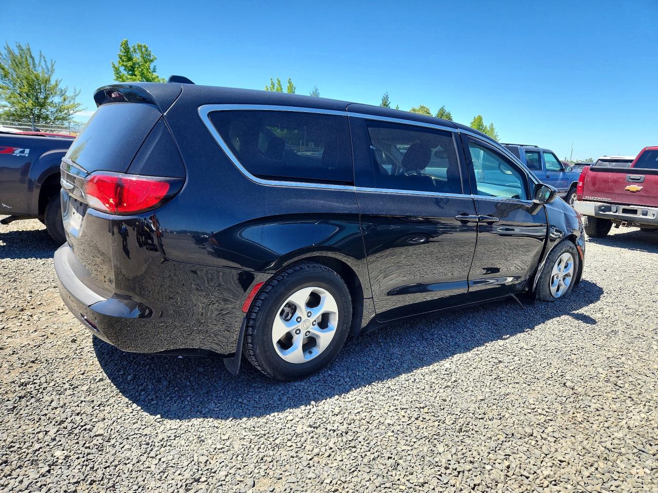 2C4RC1CG7HR747948 · 2017 CHRYSLER PACIFICA · 3/13