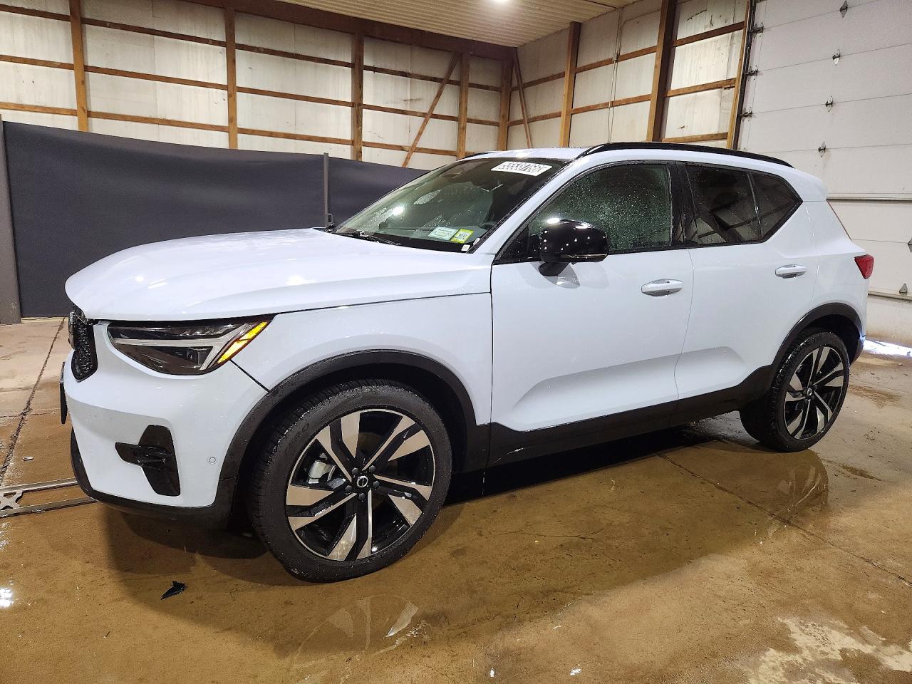 2026 VOLVO XC40