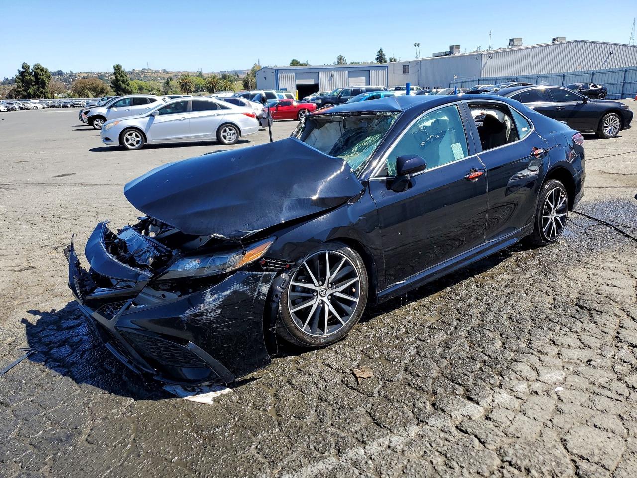 4T1G11AK2NU001521 · 2022 TOYOTA CAMRY