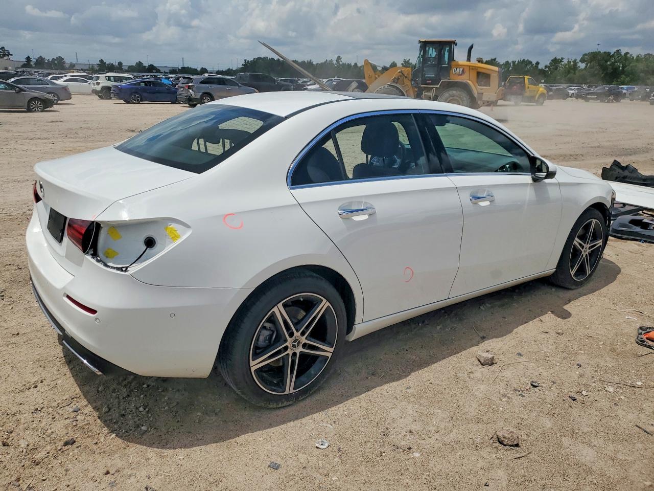 WDD3G4EBXKW021826 · 2019 MERCEDES-BENZ A · 3/13