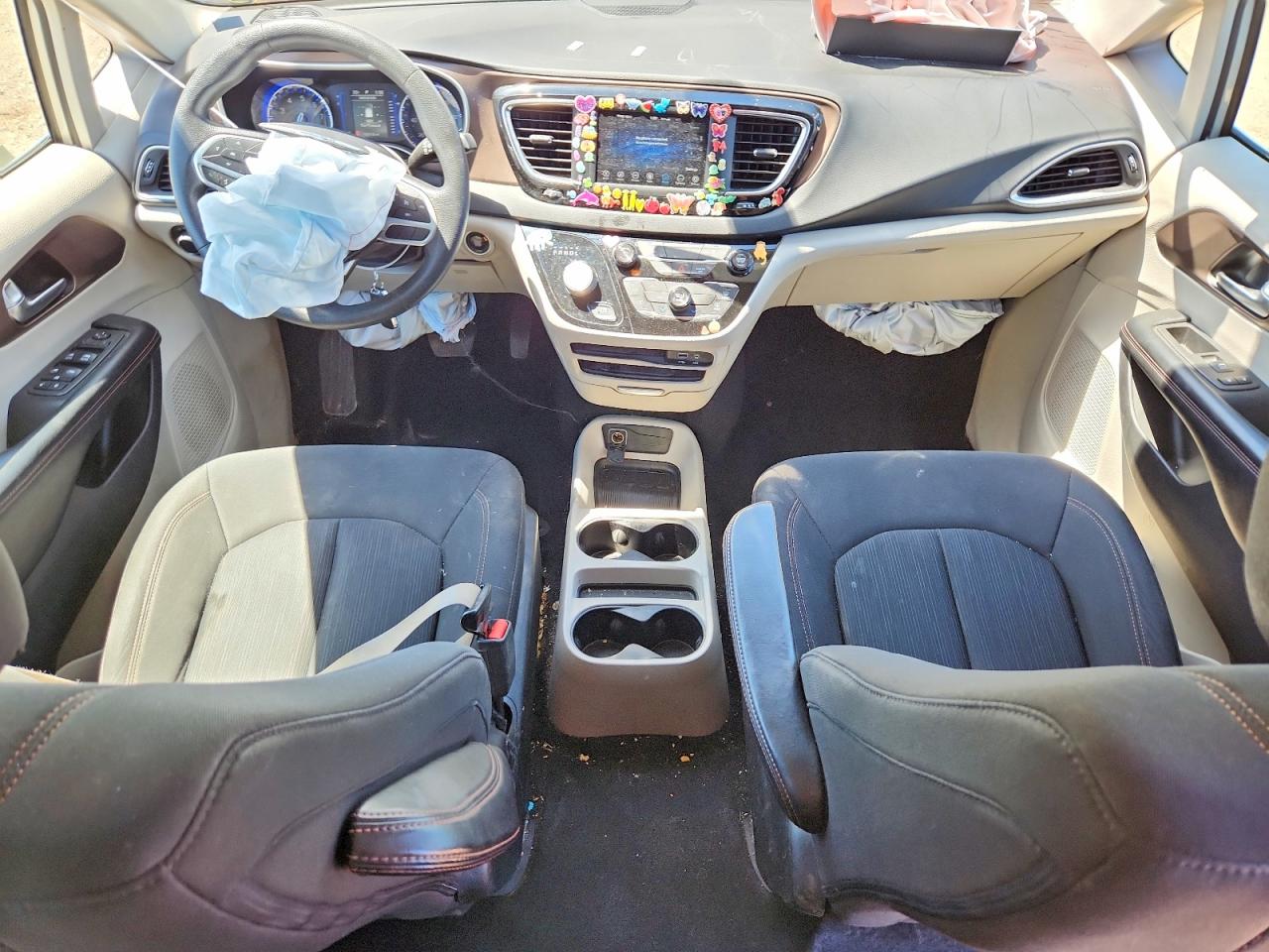 2C4RC1AG8KR587959 · 2019 CHRYSLER PACIFICA · 8/13