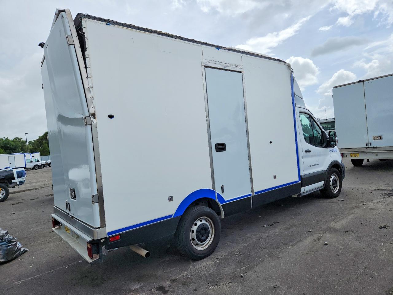 1FDBW5Z87NKA20217 · 2022 FORD TRANSIT · 3/13