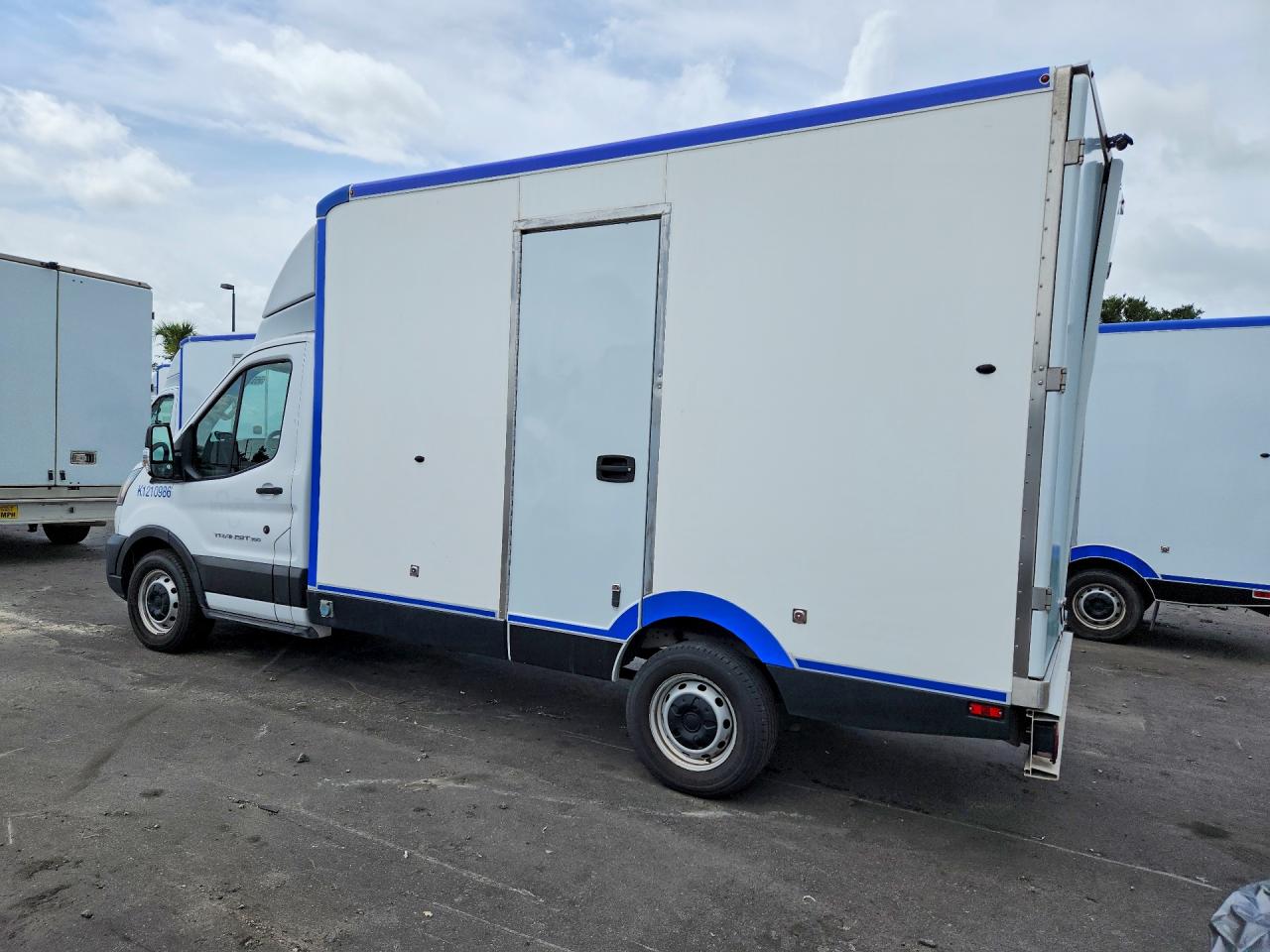 1FDBW5Z87NKA20217 · 2022 FORD TRANSIT · 2/13