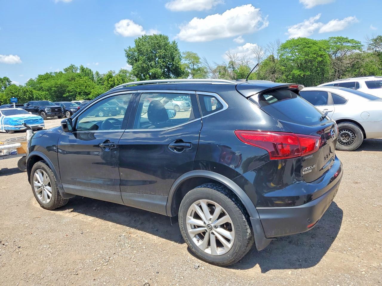JN1BJ1CR5KW621632 · 2019 NISSAN ROGUE SPORT · 2/13