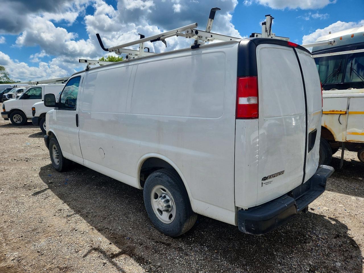 1GCZGGFG5J1251138 · 2018 CHEVROLET EXPRESS G3500 · 2/13