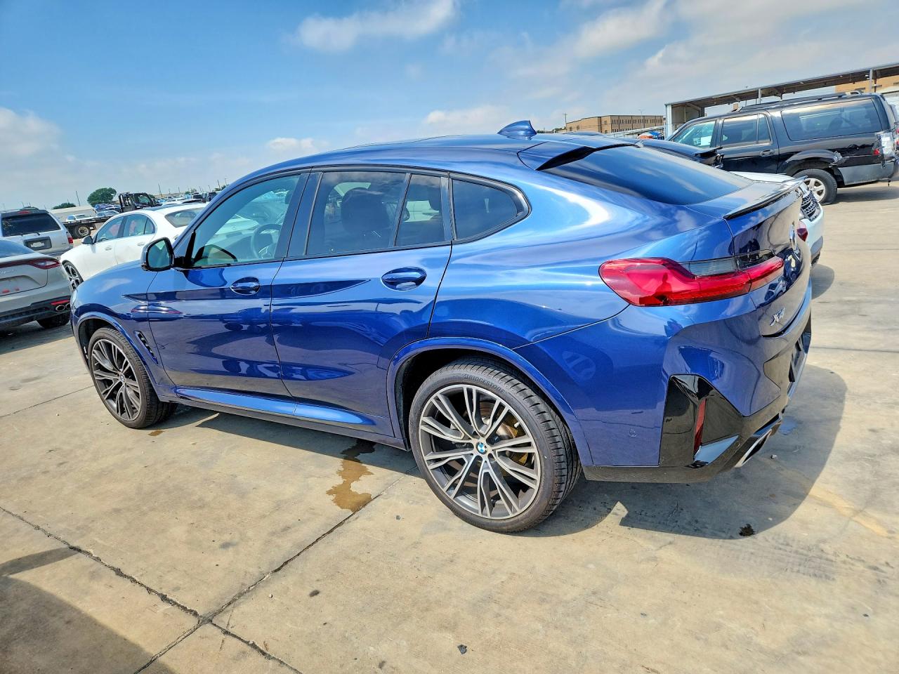 5UX33DT03N9K73863 · 2022 BMW X4 · 2/12
