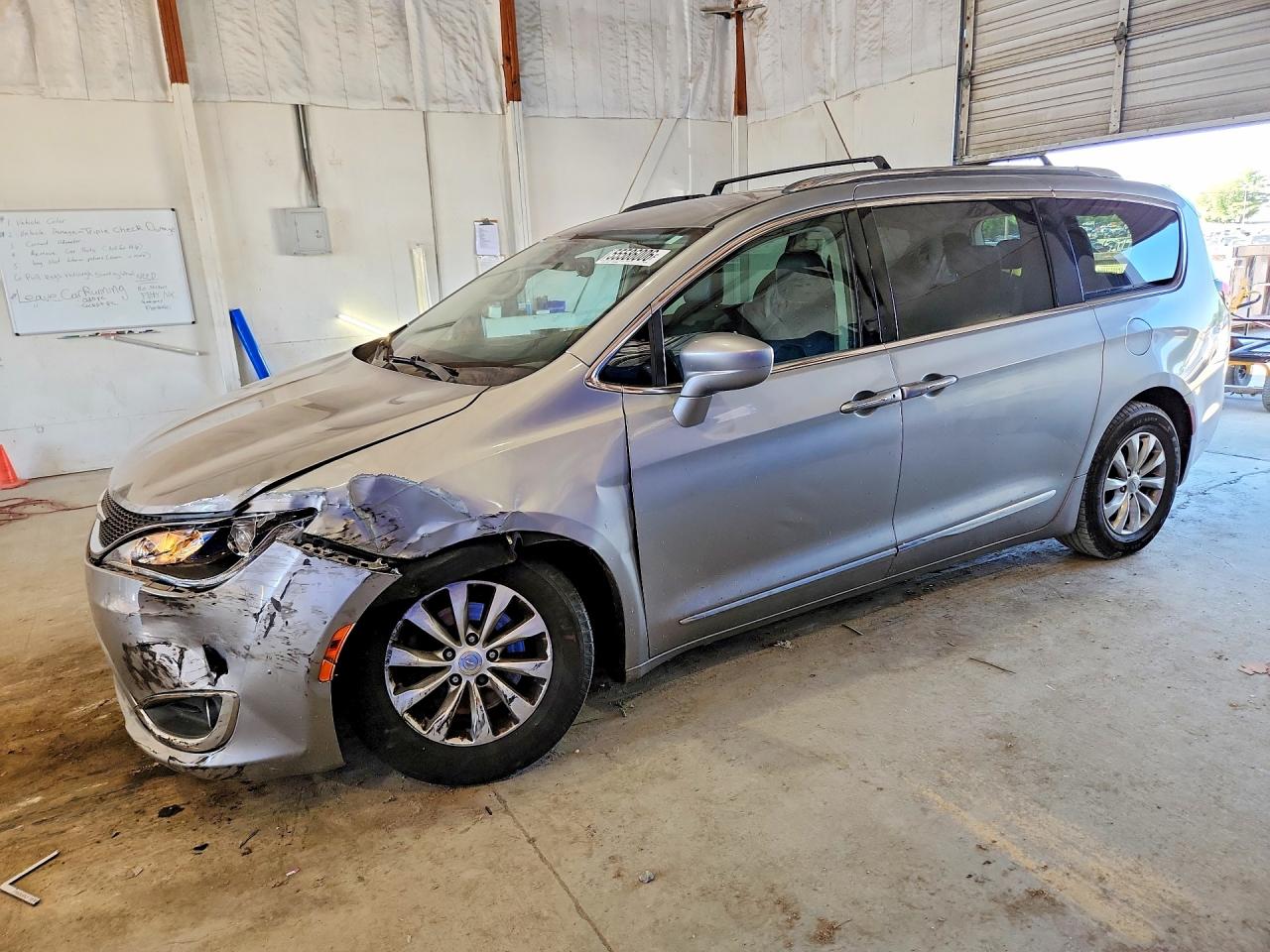 2C4RC1BG1JR120492 · 2018 CHRYSLER PACIFICA