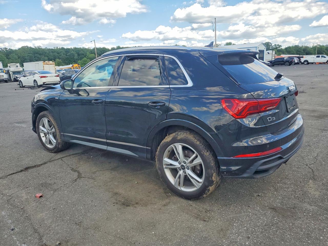 WA1DECF31R1160119 · 2024 AUDI Q3 · 2/13