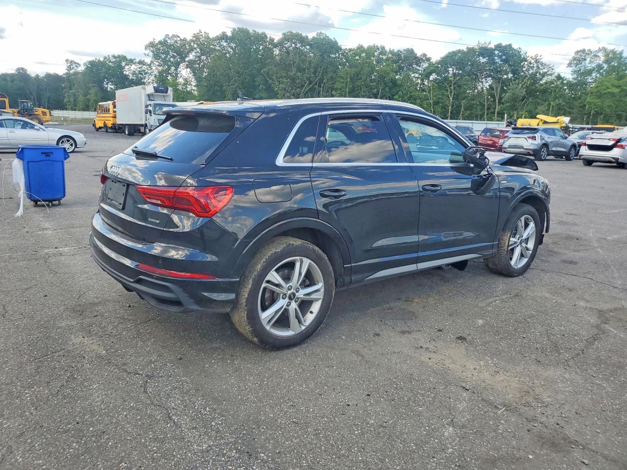 WA1DECF31R1160119 · 2024 AUDI Q3 · 3/13