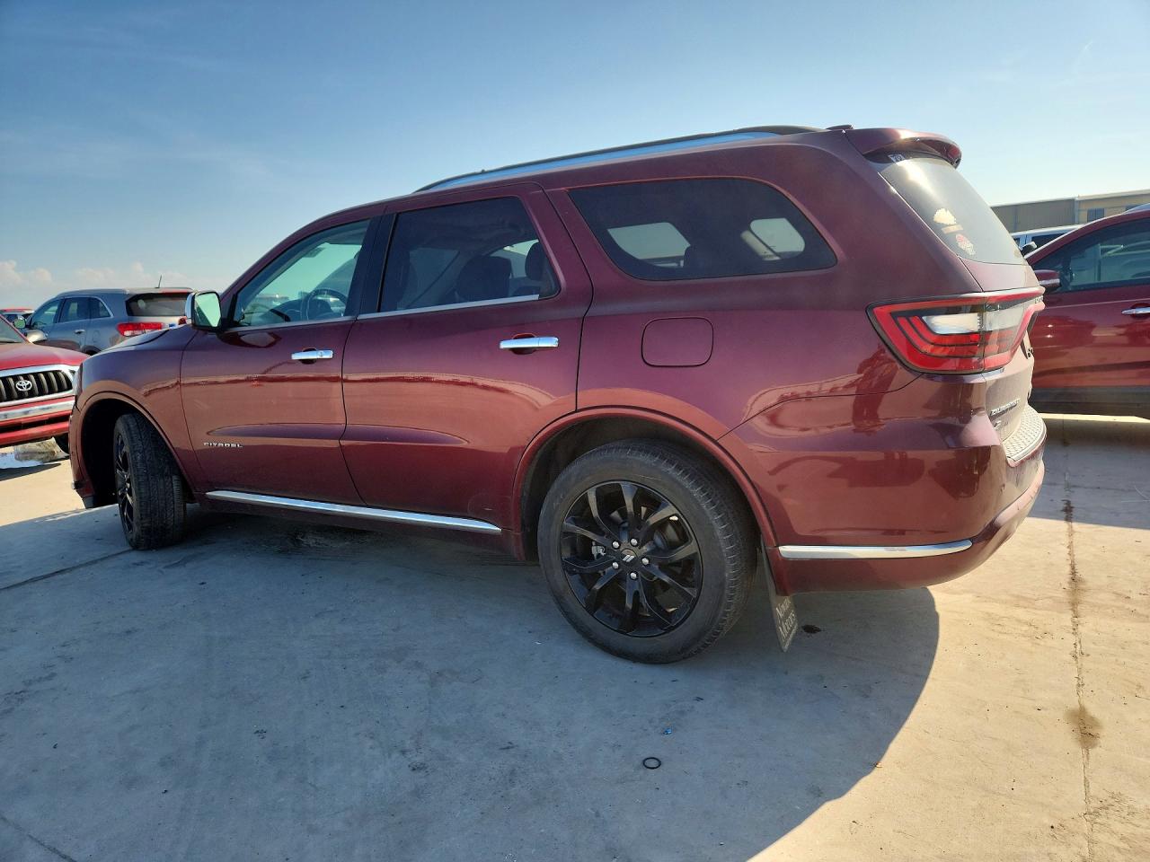 1C4RDJEG8JC262257 · 2018 DODGE DURANGO · 2/13