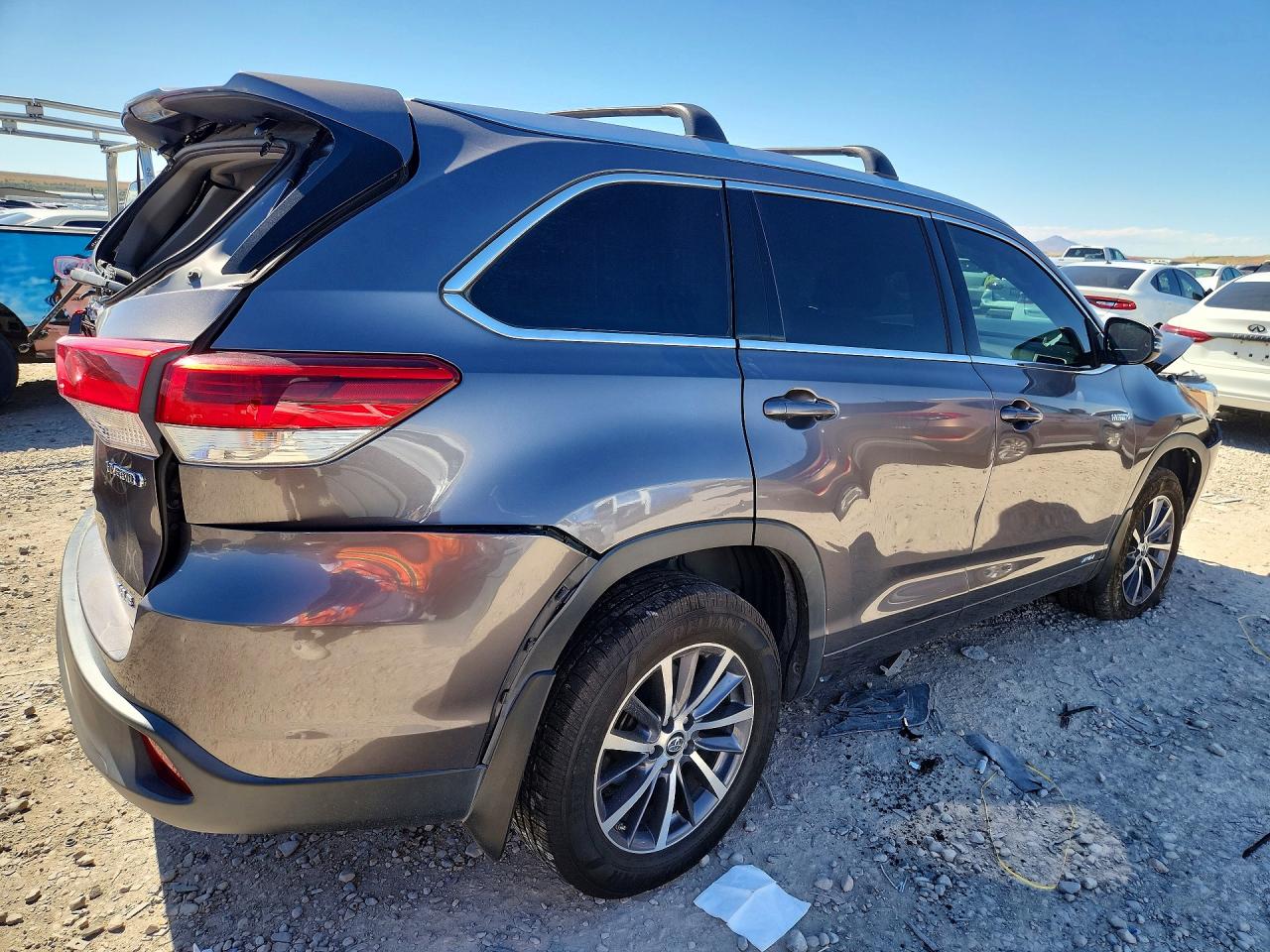 5TDJGRFH3JS047247 · 2018 TOYOTA HIGHLANDER HYBRID · 3/12