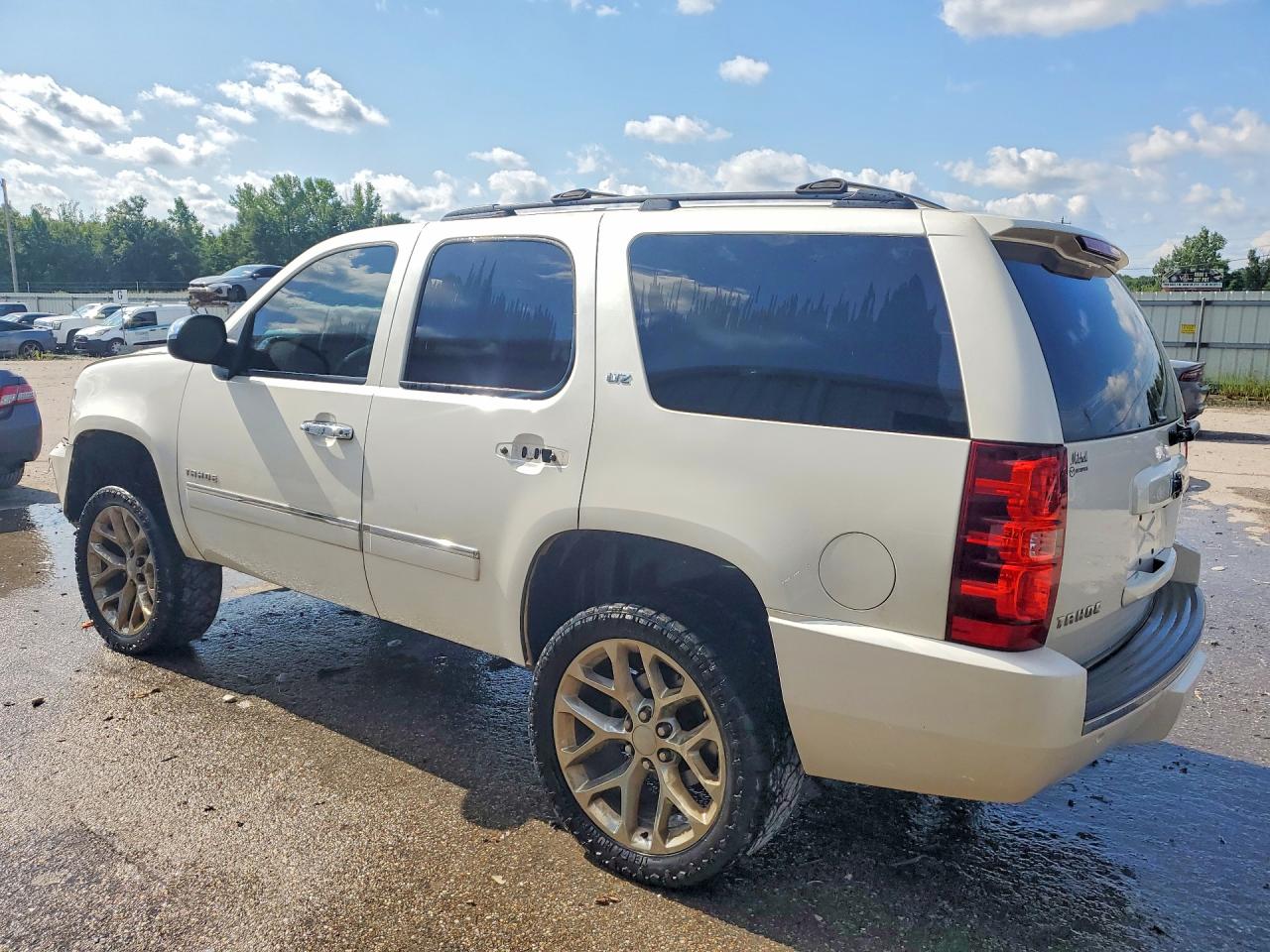1GNUCCE03AR175379 · 2010 CHEVROLET TAHOE · 2/14