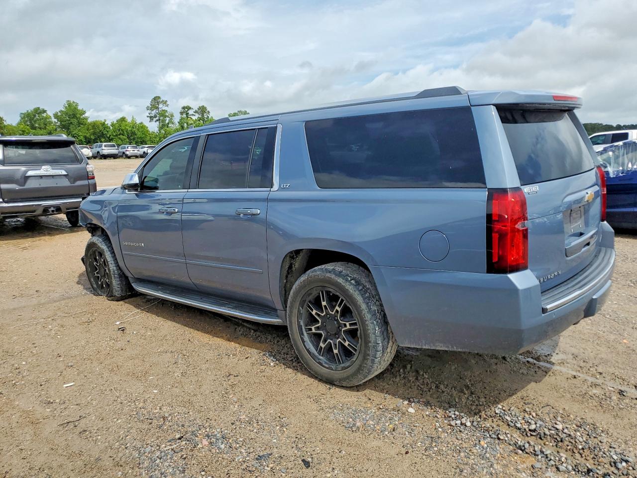 1GNSKJKC1GR155783 · 2016 CHEVROLET SUBURBAN · 2/13
