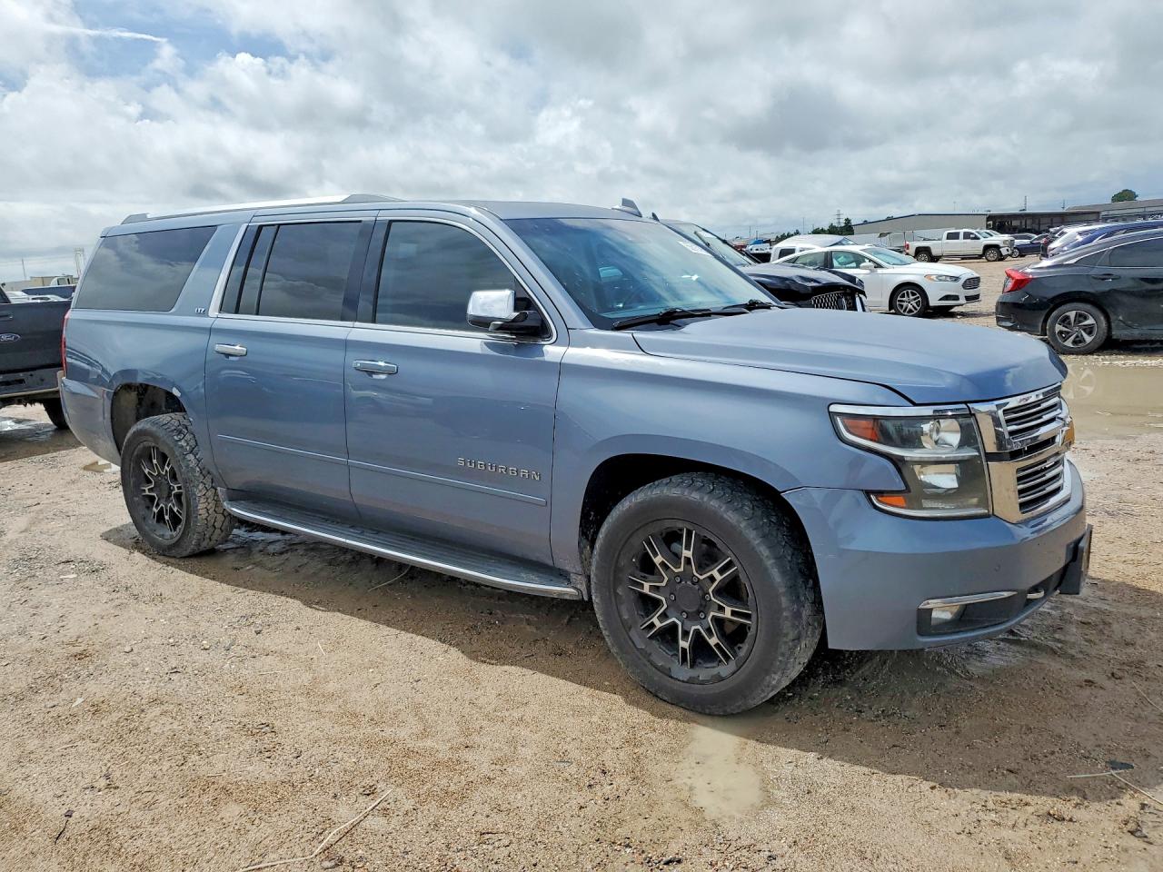 1GNSKJKC1GR155783 · 2016 CHEVROLET SUBURBAN · 4/13