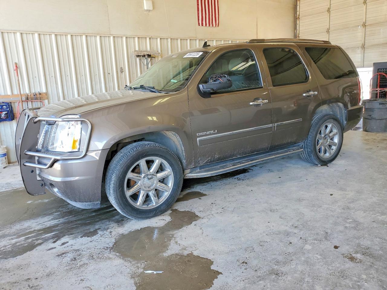 1GKS2EEF8BR198388 · 2011 GMC YUKON