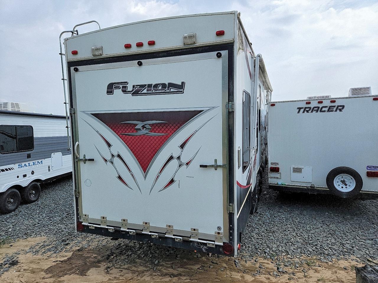 4YDF36032BF810077 · 2011 KEYSTONE FUZION · 4/10