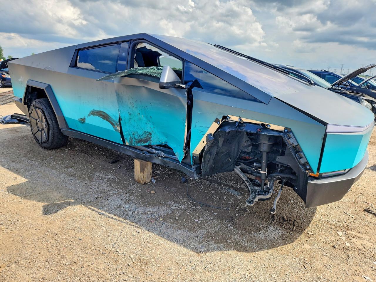 7G2CEHEE5RA056042 · 2024 TESLA CYBERTRUCK · 4/13