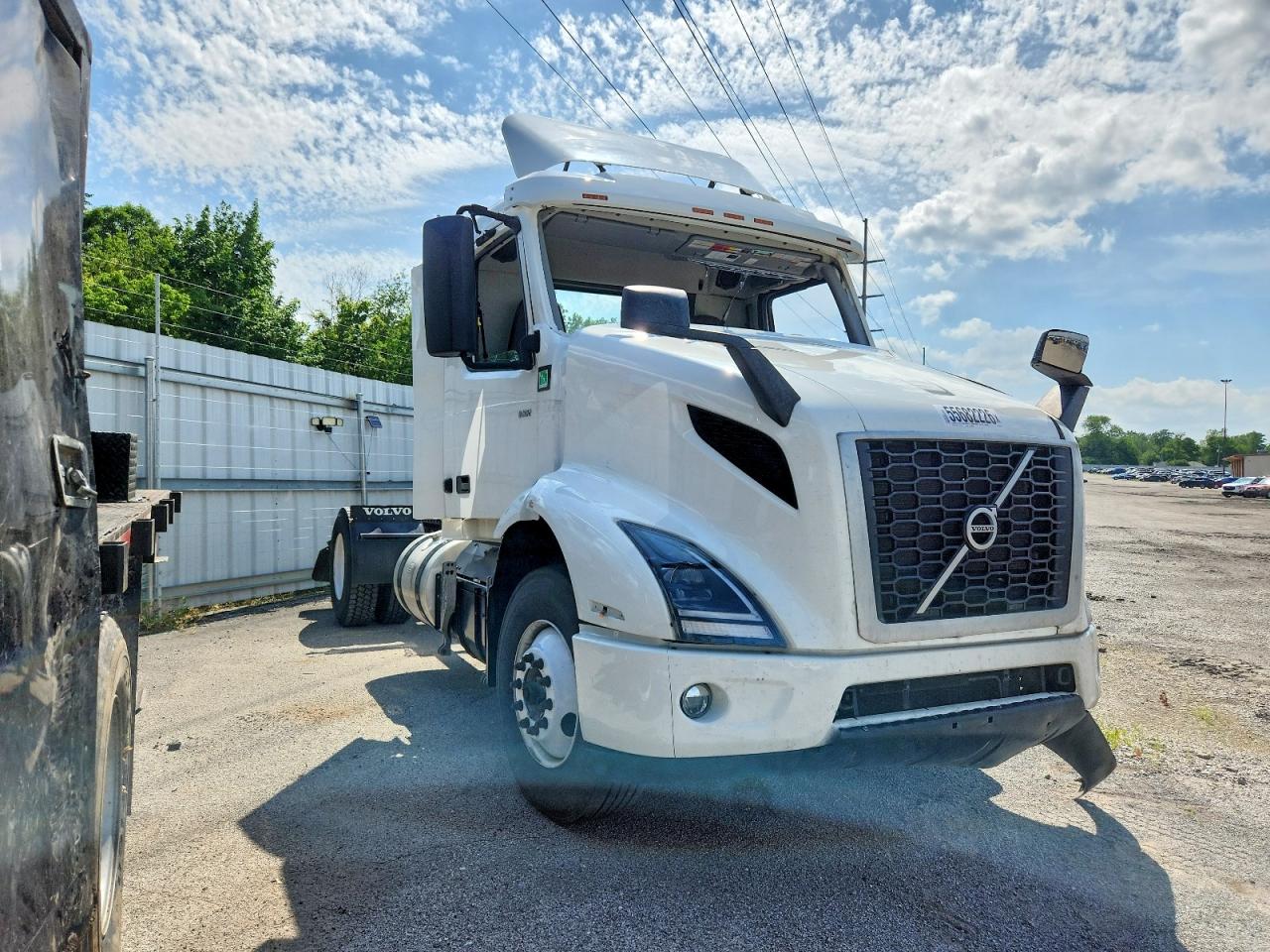4V4W39EH8PN334654 · 2023 VOLVO VNR