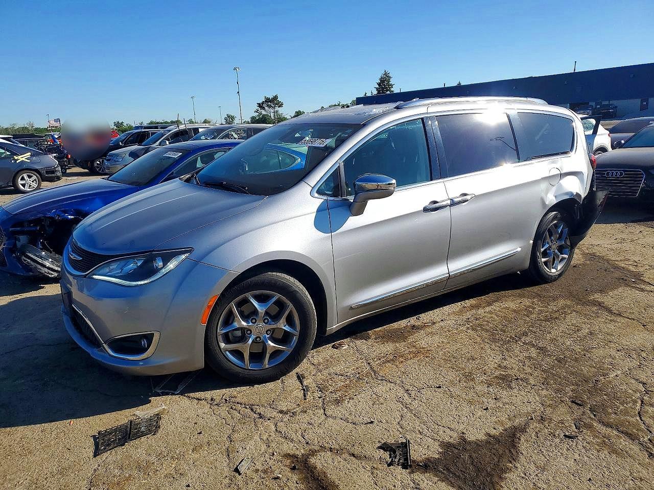 2C4RC1GG2JR232856 · 2018 CHRYSLER PACIFICA
