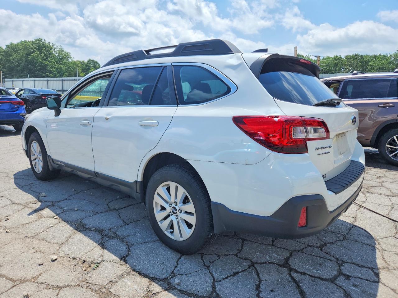 4S4BSADC0J3357784 · 2018 SUBARU OUTBACK · 2/12