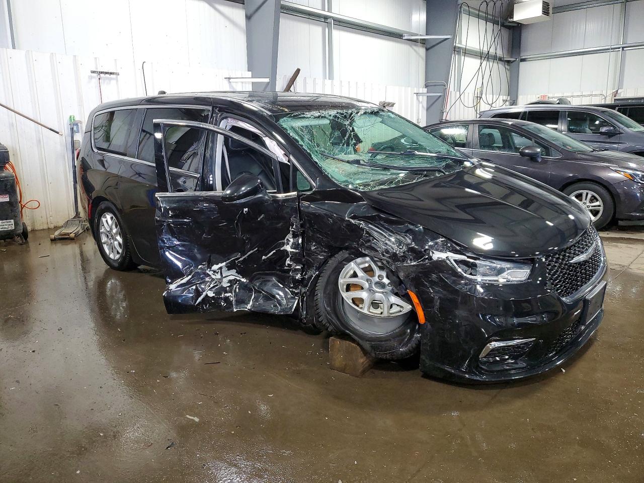2C4RC1BG9PR525492 · 2023 CHRYSLER PACIFICA · 4/13