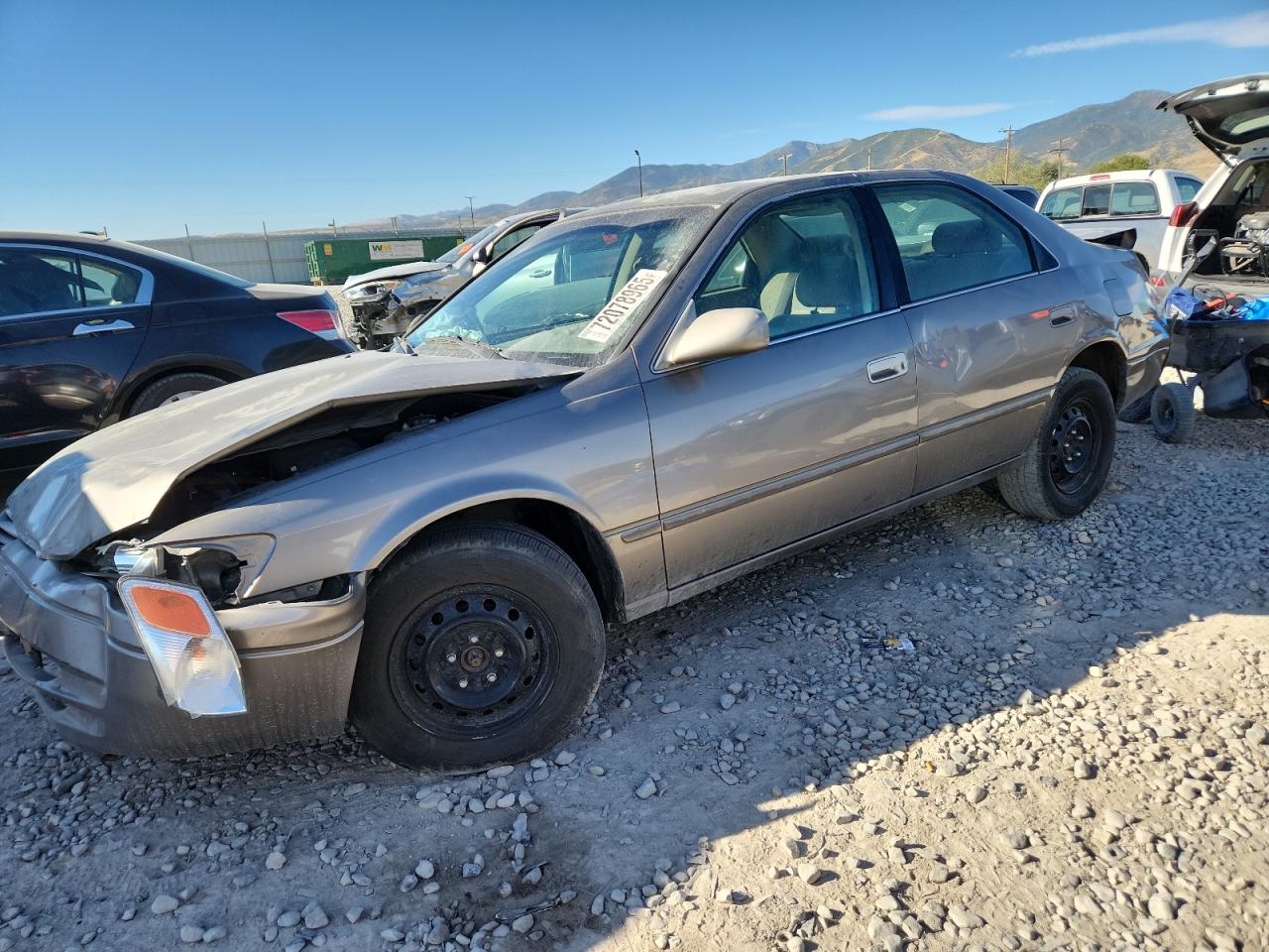 4T1BG22K7XU490885 · 1999 TOYOTA CAMRY