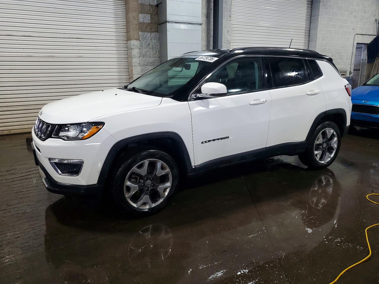 3C4NJDCB9HT675156 · 2017 JEEP COMPASS