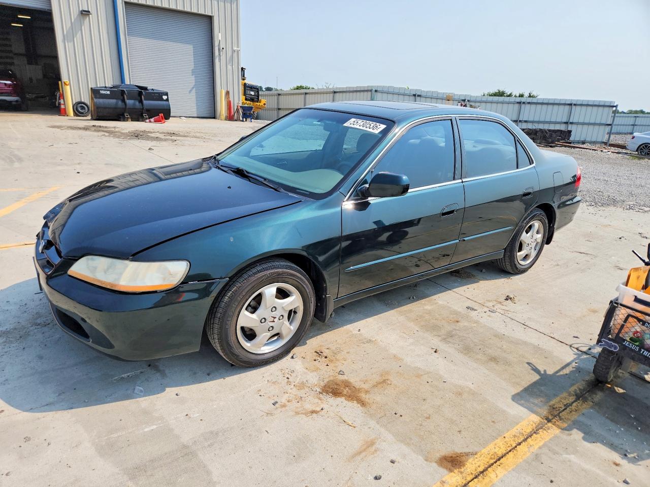 1HGCG5555YA117560 · 2000 HONDA ACCORD