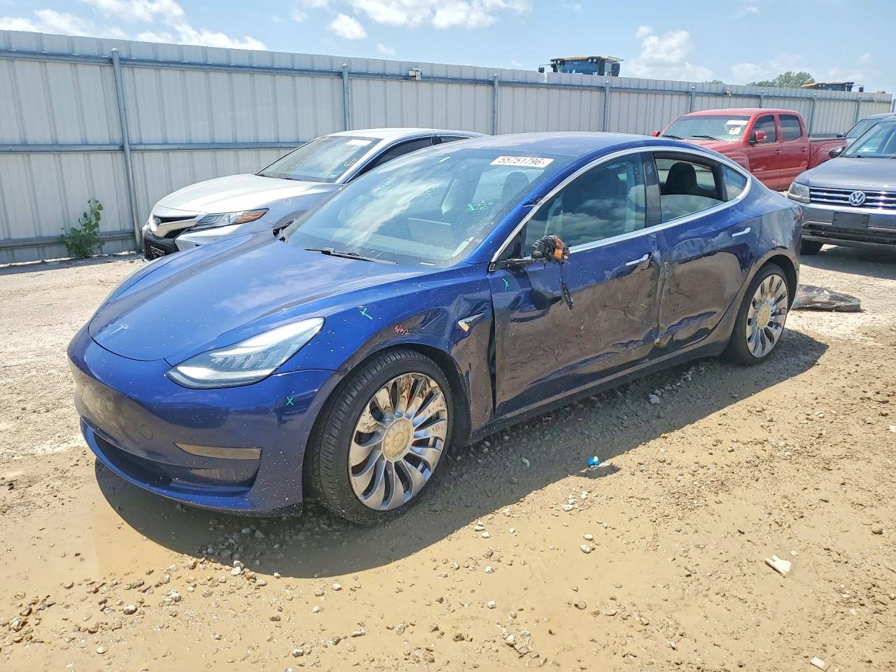 5YJ3E1EB0JF072351 · 2018 TESLA MODEL 3