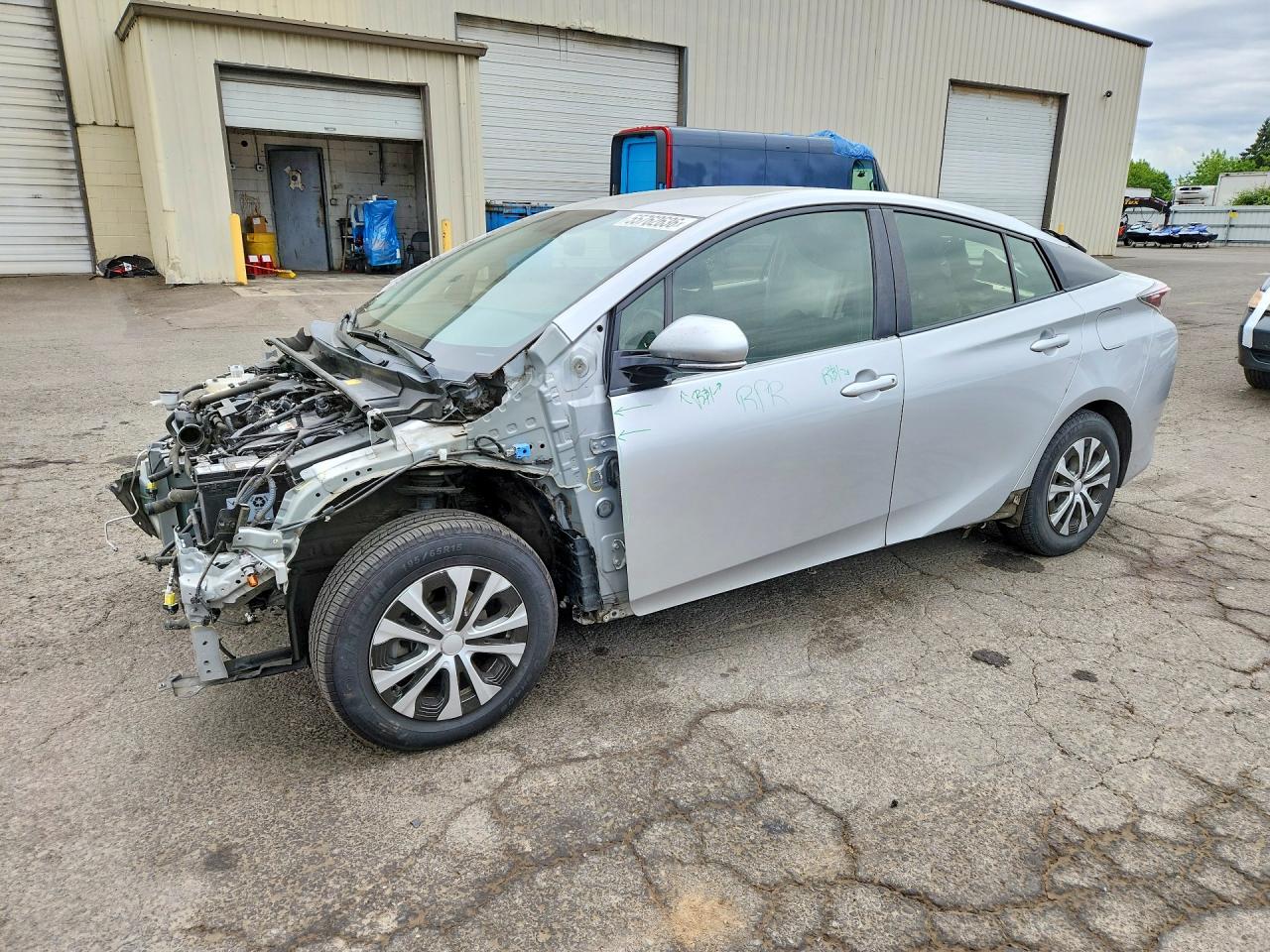 JTDKARFU5G3024677 · 2016 TOYOTA PRIUS