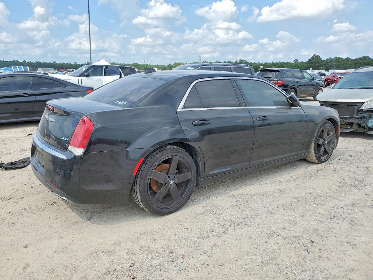 2C3CCAAG4GH207667 · 2016 CHRYSLER 300 · 3/12