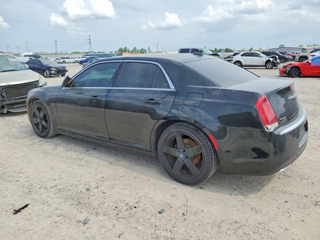 2C3CCAAG4GH207667 · 2016 CHRYSLER 300 · 2/12