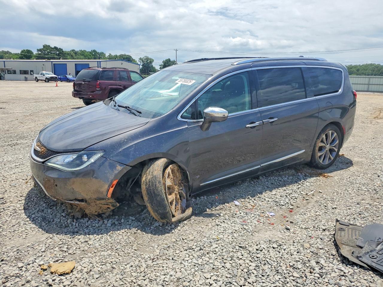 2C4RC1GG0KR587705 · 2019 CHRYSLER PACIFICA