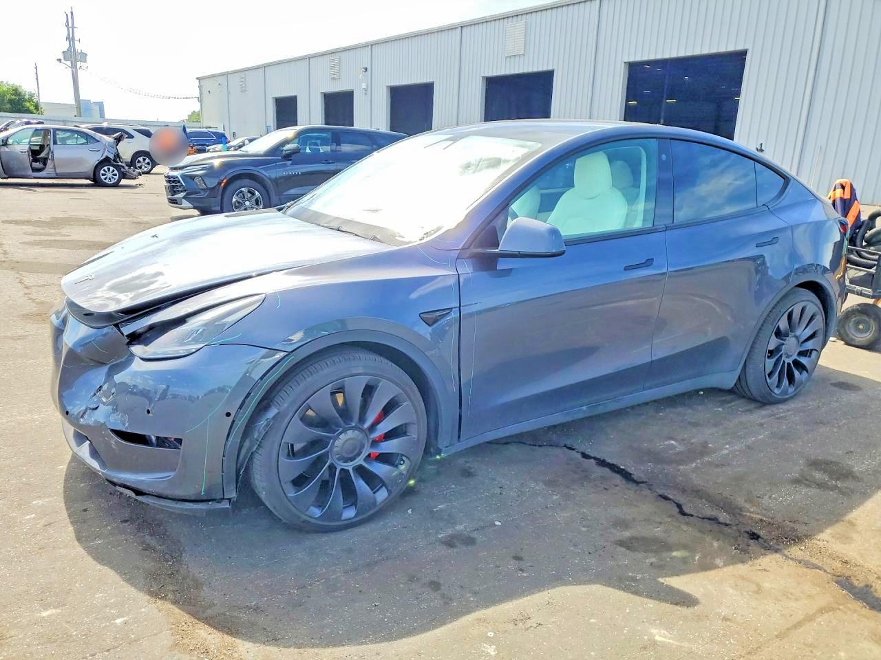 7SAYGDEF3NF462602 · 2022 TESLA MODEL Y